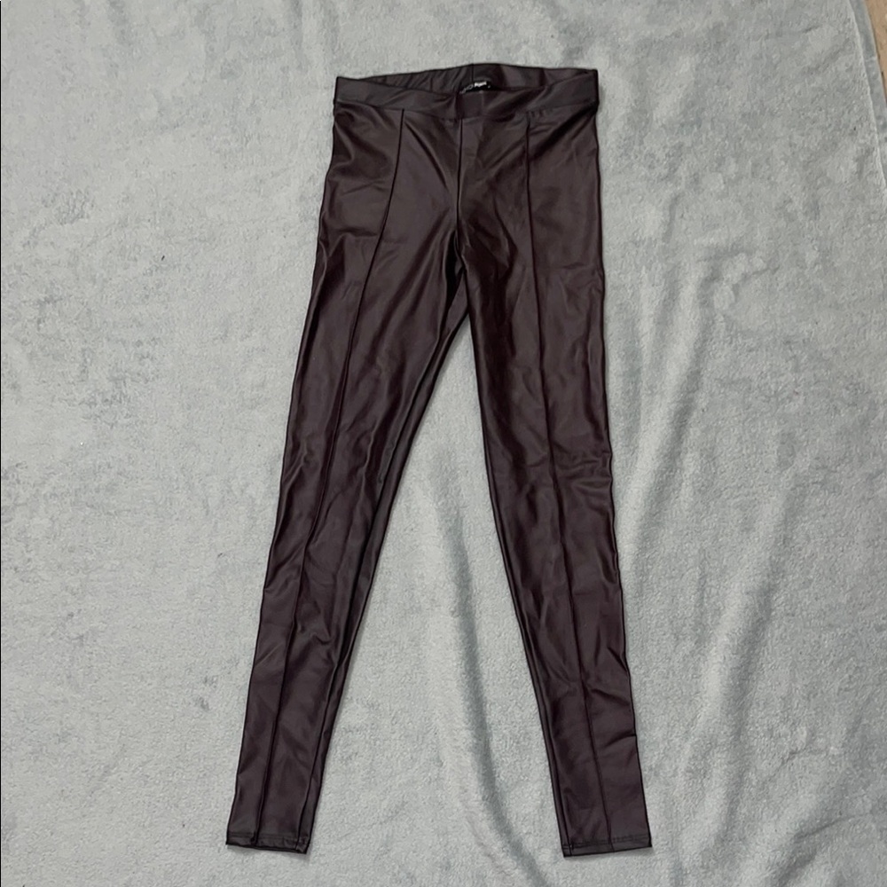 FASHIONNOVA-Black Faux Leather Leggings